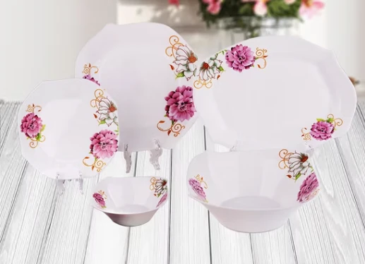 Bộ đồ ăn tối bằng thủy tinh Opal có hình dạng không đều